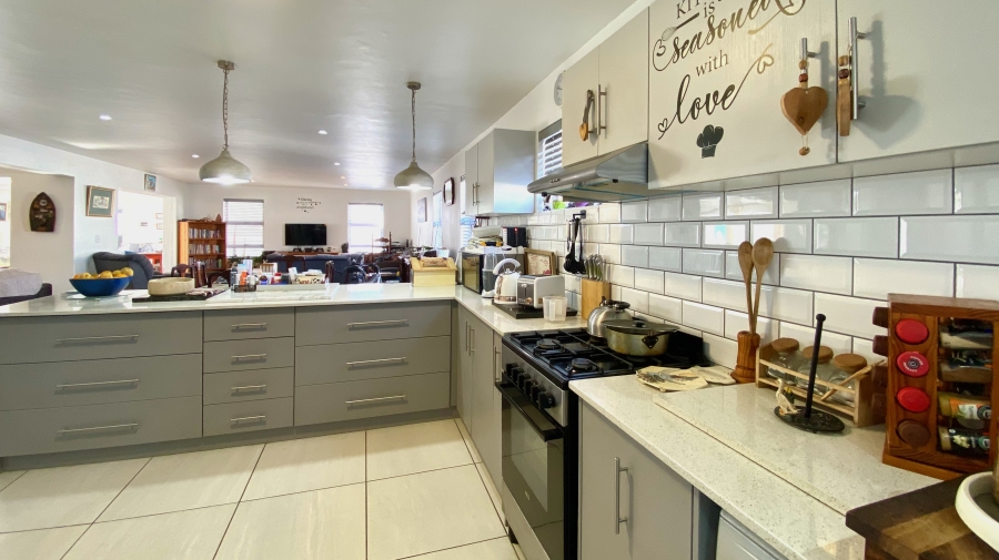 4 Bedroom Property for Sale in Dwarskersbos Western Cape